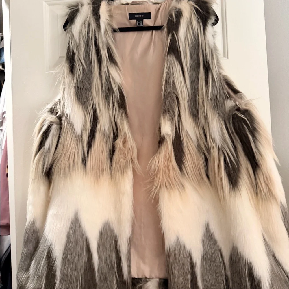 FREE SHIPPING Faux Fur Vest with Black, White, Tan, Gray Pattern - Picture 3 of 7